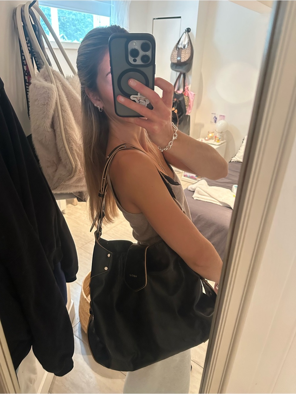 Matt&nat leather vegan Black Shoulder Bag with Tan Trim - Picture 4 of 4
